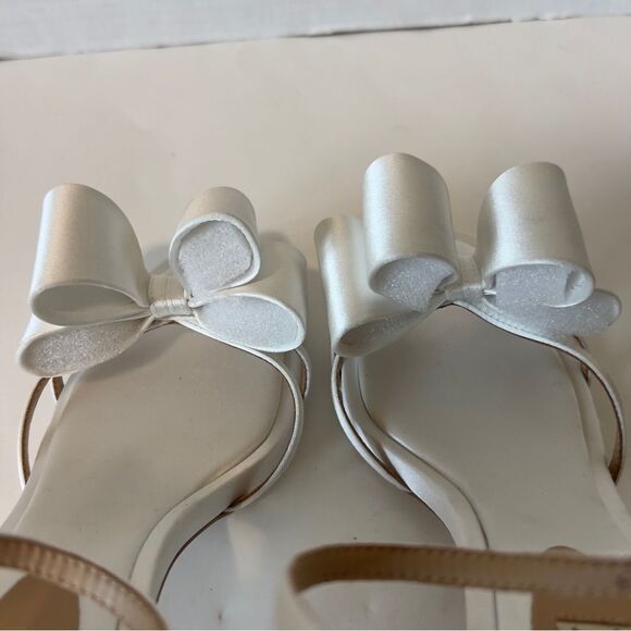 Badgley Mischka Alysha White Satin Open Toe Kitten Heel Bridal Sandal Size 7.5 - Picture 8 of 15